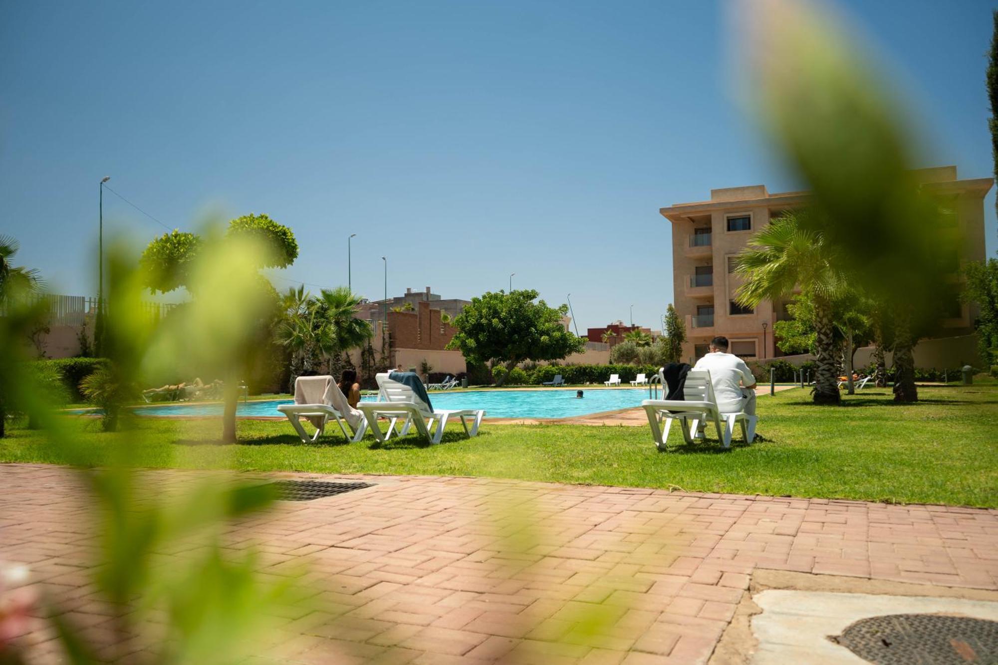 Magnifique Appartement Moderne De 2 Chambres Avec Piscine A 10 Min Du Centre De Marrakech Marakeş Dış mekan fotoğraf